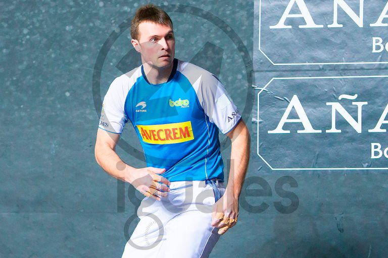 Aretxabaleta abandona la pelota mano profesional