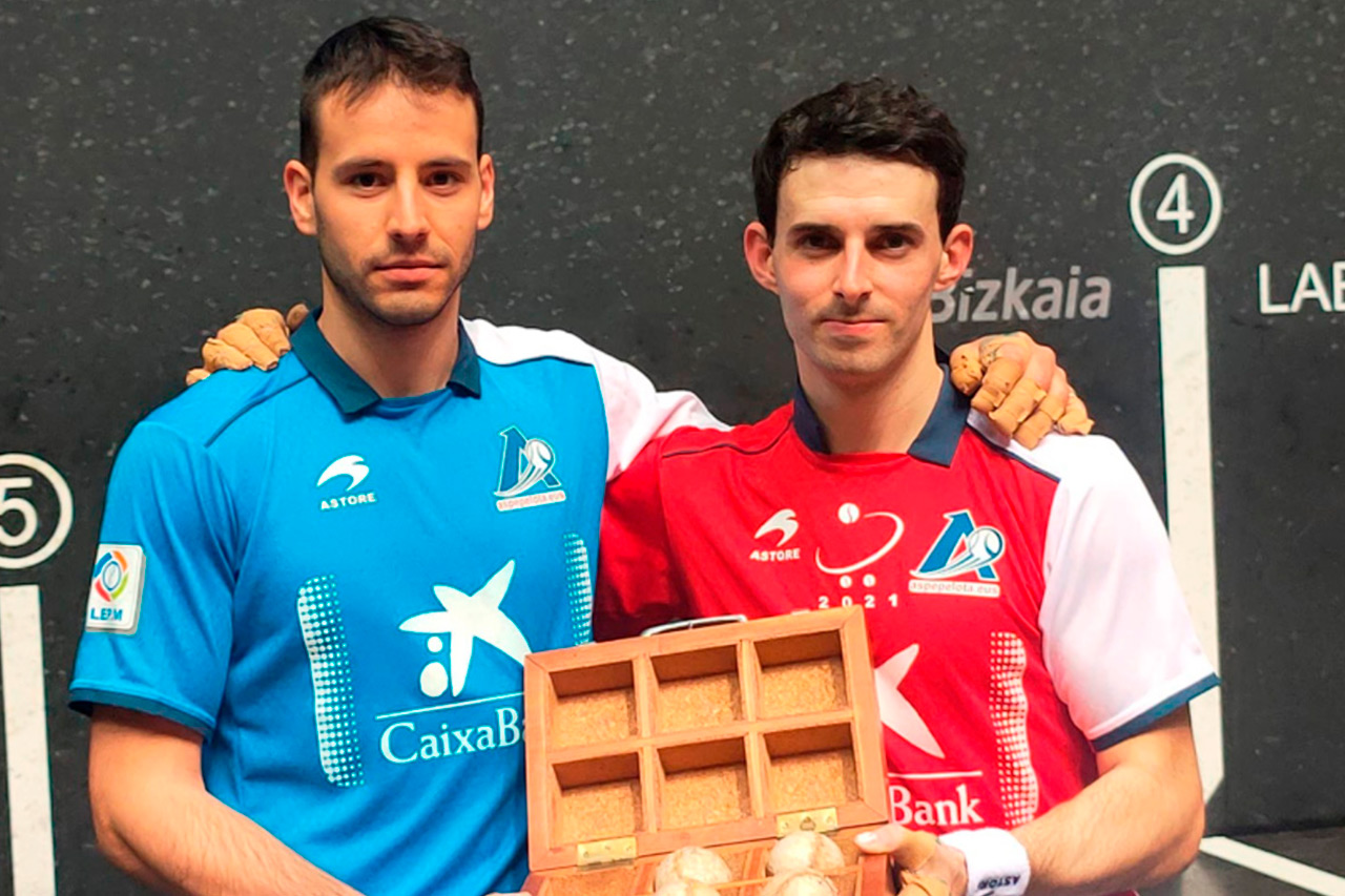 Elección de material del partido del Manomanista 2022 entre Altuna III y Darío