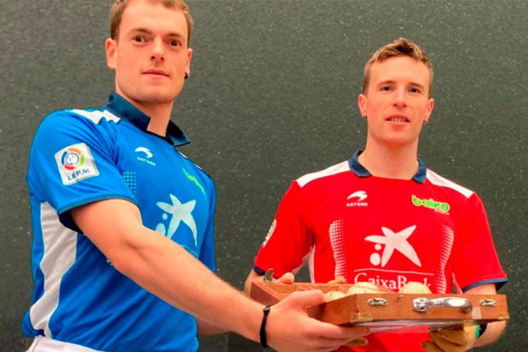 Elección de material del partido del Manomanista 2022 entre Artola y Laso