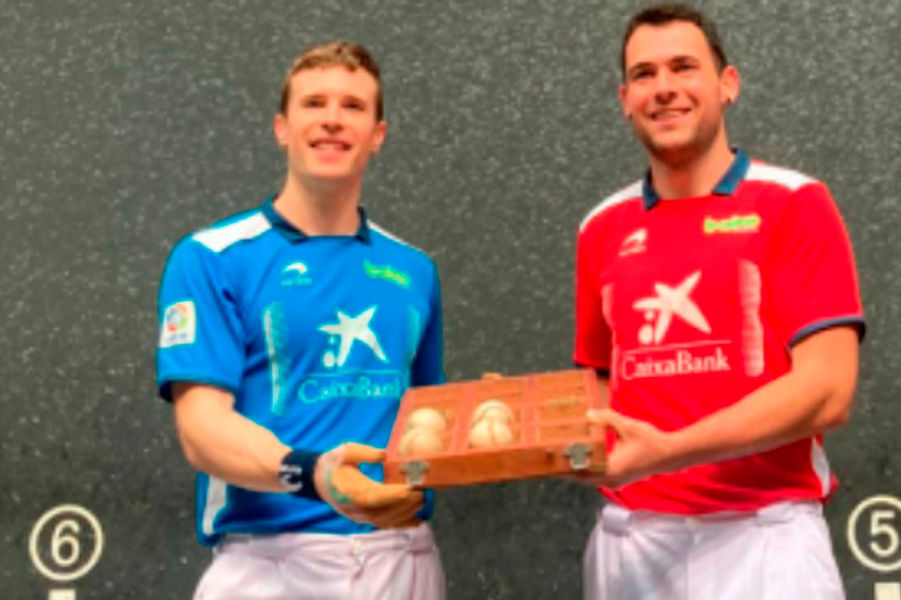 Elección de material del partido del Manomanista 2022 entre Jaka y Artola