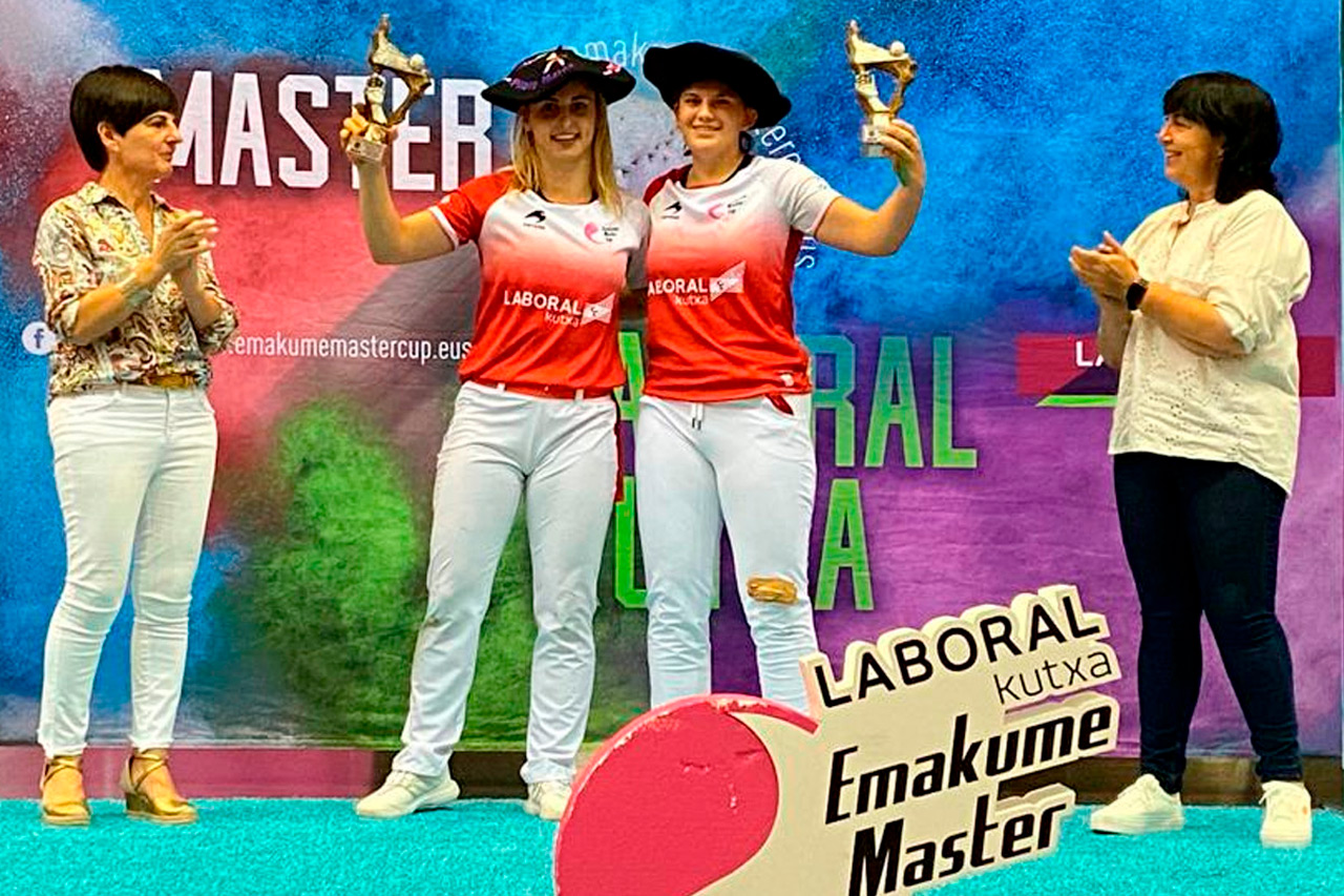 Amaia Aldai y Andrea Capellán estrenan el palmarés del LABORAL KUTXA Udako Torneoa