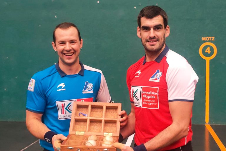 Elección de material del partido del Cuatro y 2022 entre Elordi y Ezkurdia