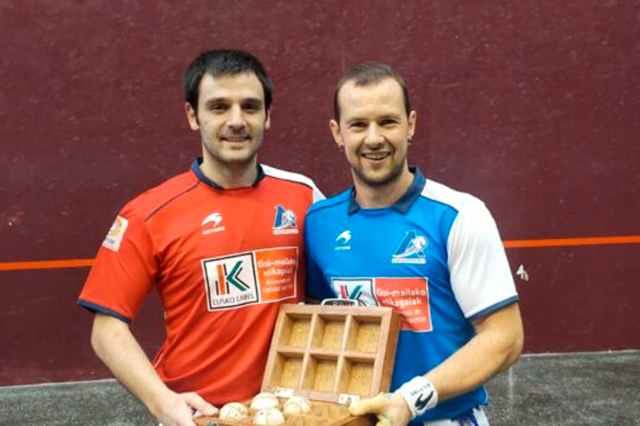 Elección de material del partido del Cuatro y Medio 2022 entre Elezkano II y Elordi