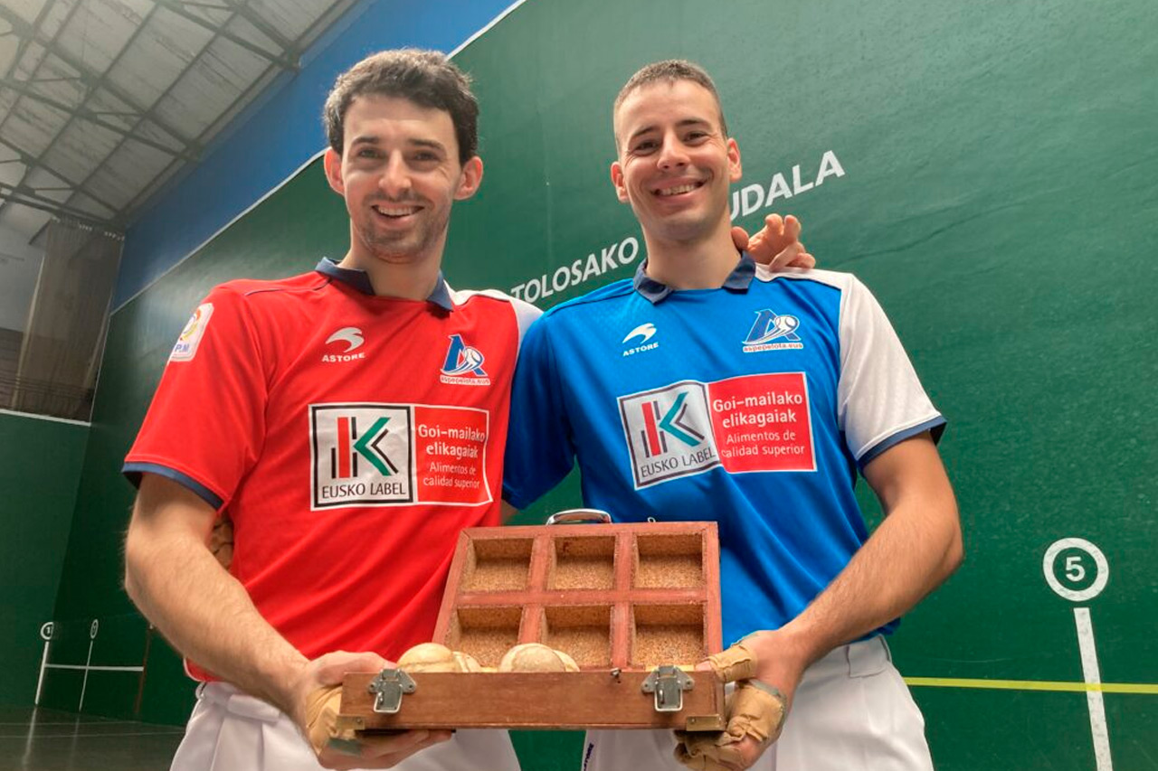 Elección de material del partido del Cuatro y Medio 2022 entre Altuna III y Darío