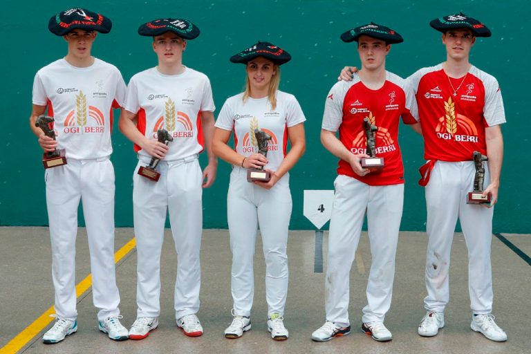 Igoa-Apezetxea, Amiano-Beloki y Amaia Aldai, campeones en el Antiguo