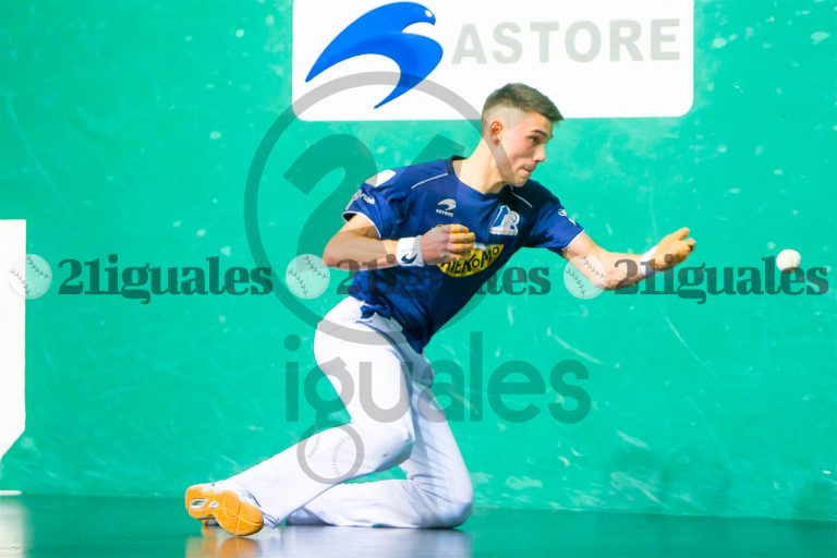 EVictoria de Egiguren V por 22-20 ante Bakaikoa en las semifinales del Cuatro y Medio de Promoción