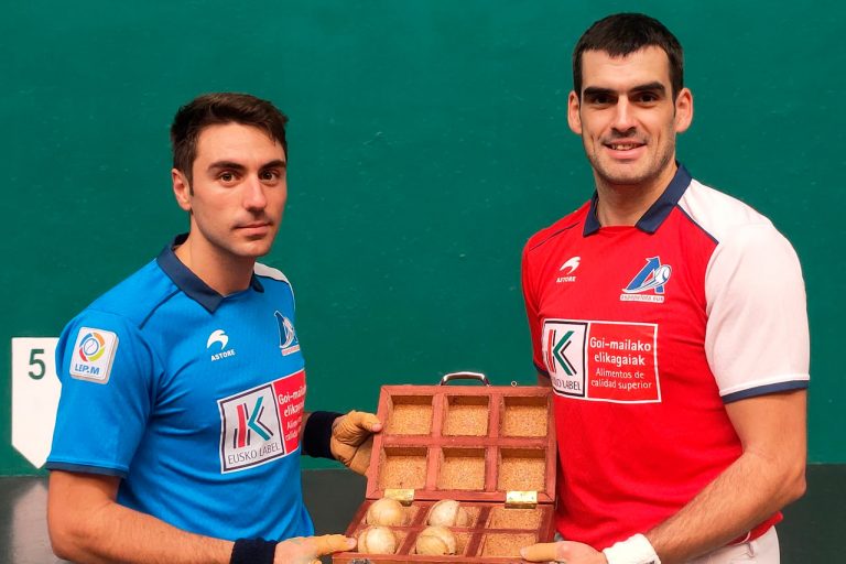 Elección de material para las semifianles del Cuatro y Medio 2022 entre Ezkurdia y Peio Etxeberria
