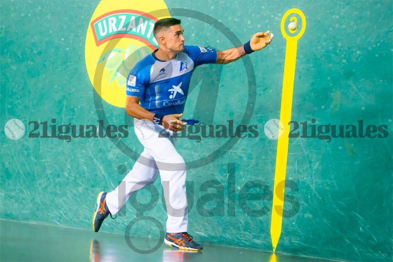 Víctor renueva hasta agosto de 2023 con Aspe