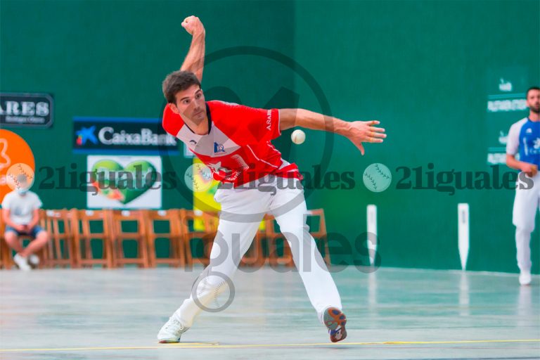 Elordi y Zabaleta no bajan el pistón para seguir arriba