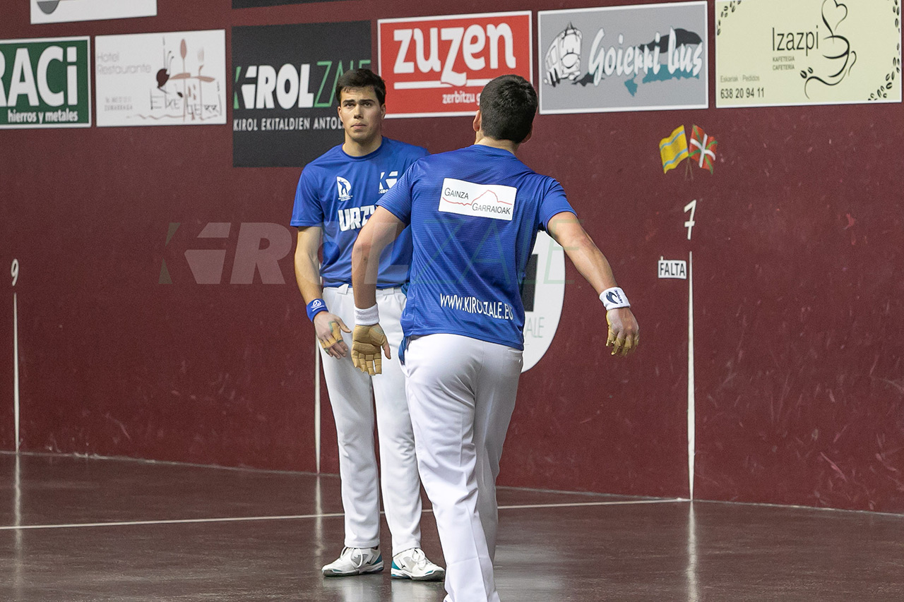 Murua y Ugartemendia sacan al campeón a pelotazos en el arranque del Memorial Goñi