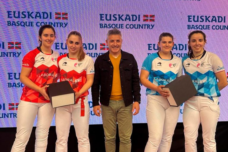 La pelota a mano femenina amplía sus horizontes