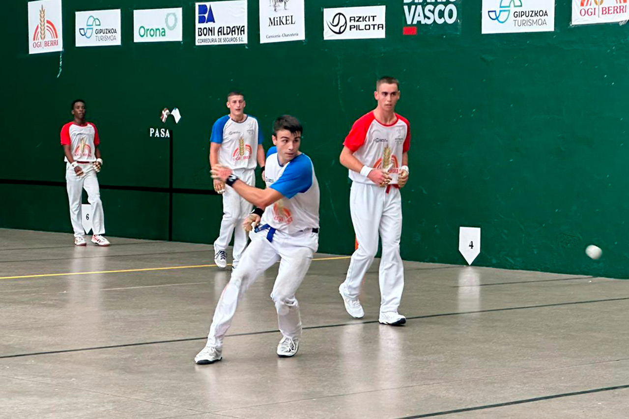La cuarta jornada del torneo de El Antiguo dejó dos muy bellos encuentros conociendo a dos nuevas parejas tanto en categoría promesa como en la de senior en semifinales.
