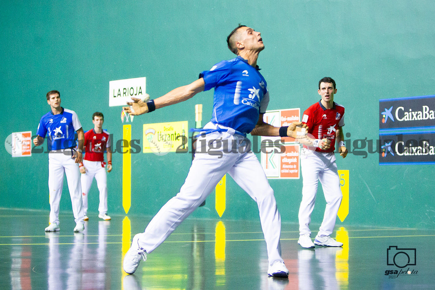 Zabala no deja margen a Urrutikoetxea