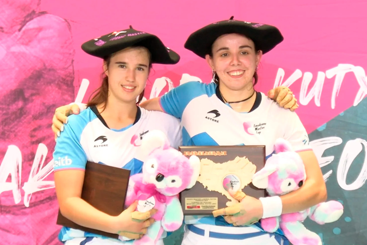 Arrizabalaga se cala otra txapela acompañada por una seria Galeano