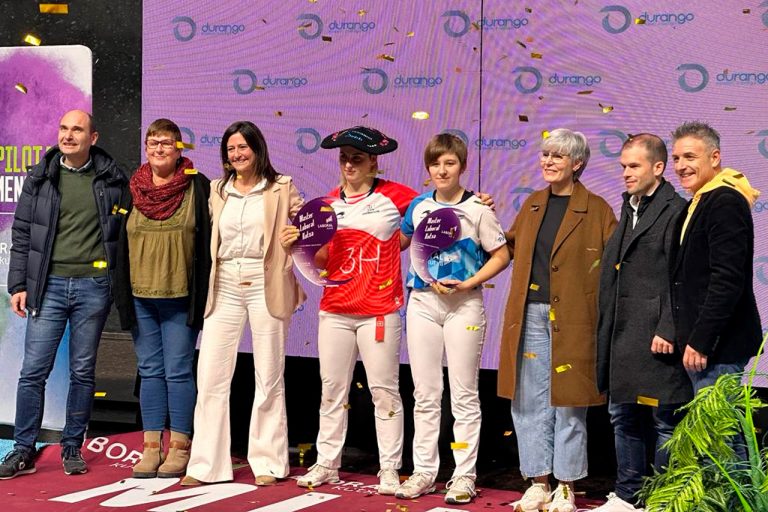 Amaia Aldai sigue haciendo historia calándose su tercera txapela del Cuatro y Medio