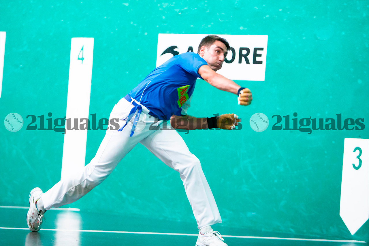 Peio Etxeberraria vence a Aitor Elordi 21-22 y se jugará su puesto en semis frente a Artola