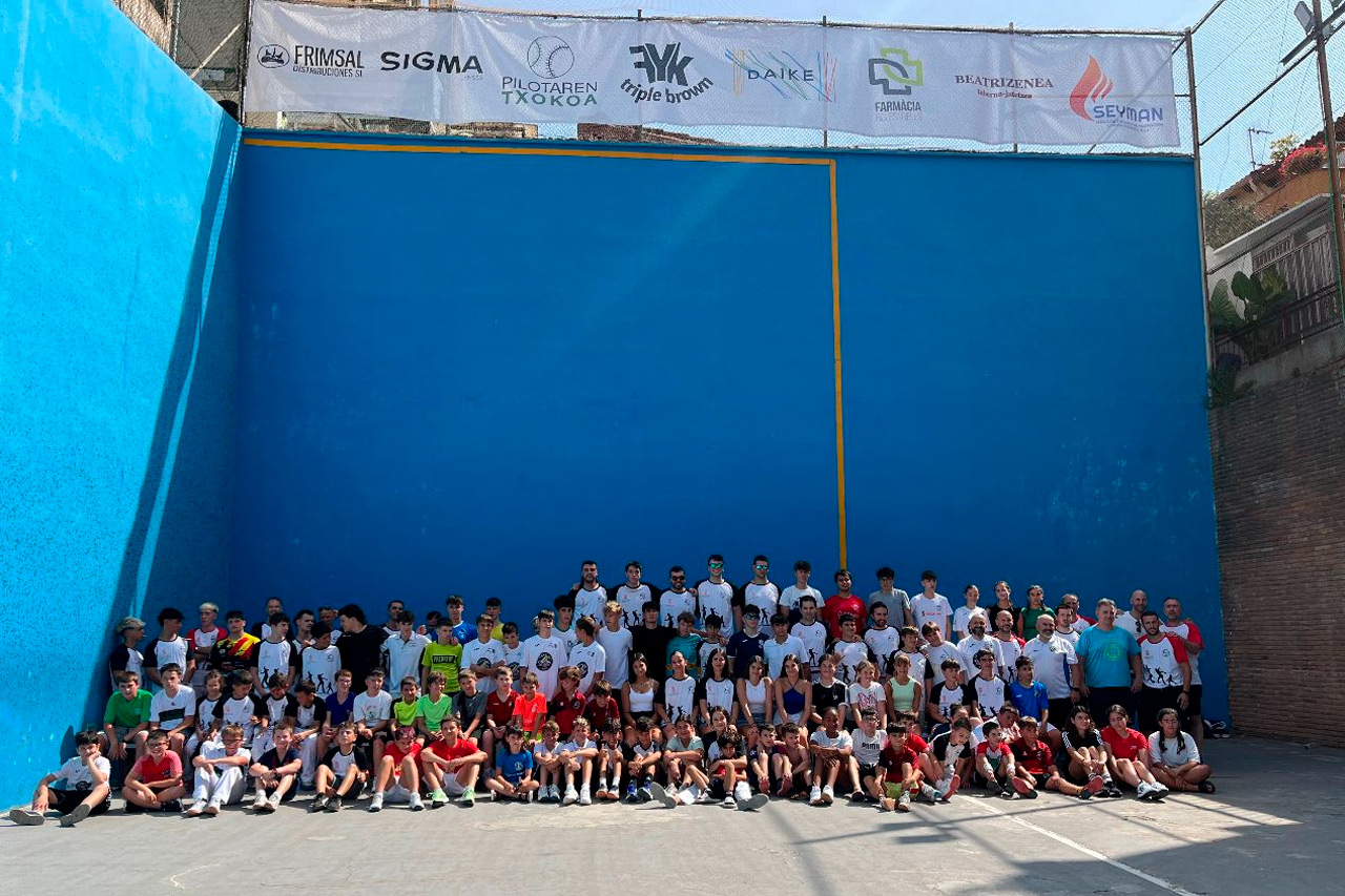 Barcelona se llena de pelota a mano gracias al Interescuelas