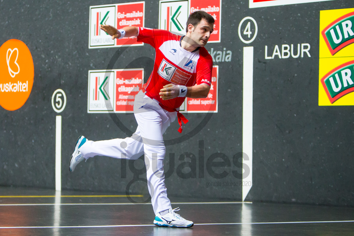 La salud obliga a Danel Elezkano a dejar la pelota profesional