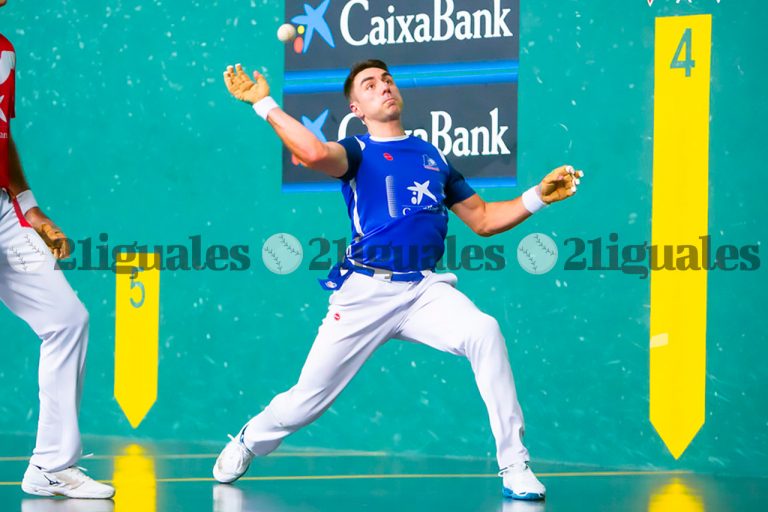 Peio Etxeberria comienza fuerte el Cuatro y Medio