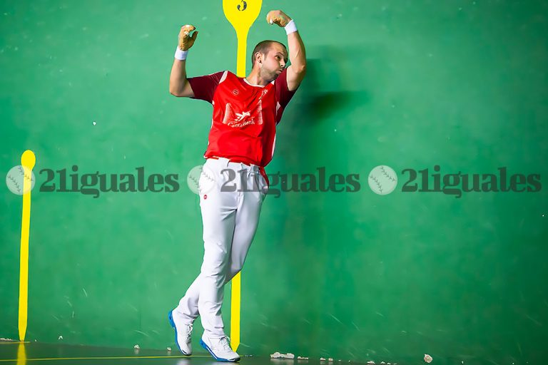 Aitor Elordi sale con vida del Bizkaia y se la jugará con Laso