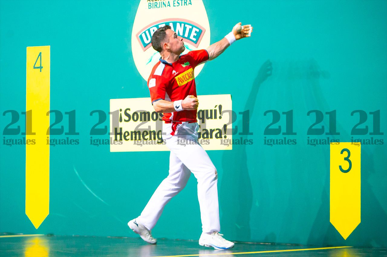 Jaka e Imaz sufren para sumar el segundo punto