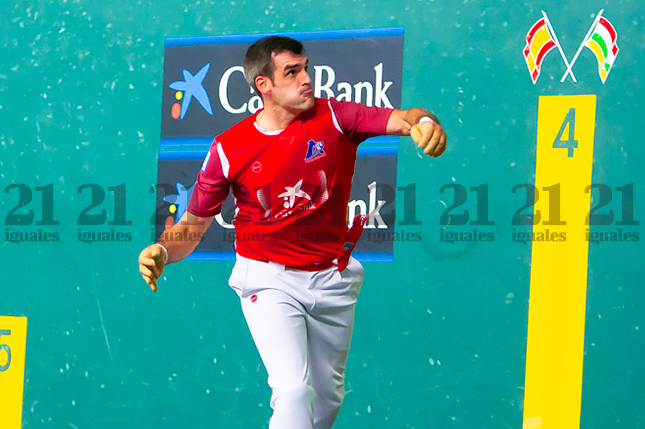 Ezkurdia y Rezusta desnivelan el partido en la segunda parte