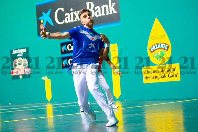 Peña II y Albisu hacen los deberes en un partido dominado por los errores