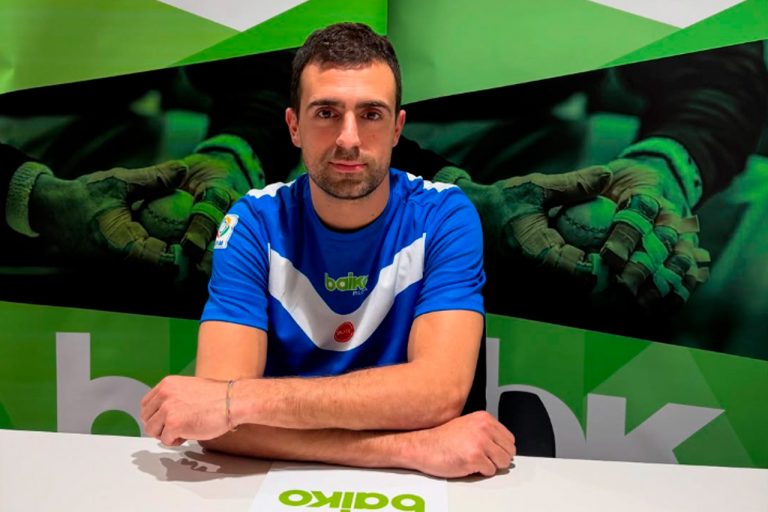 Agirre renueva su contrato con Baiko Pilota