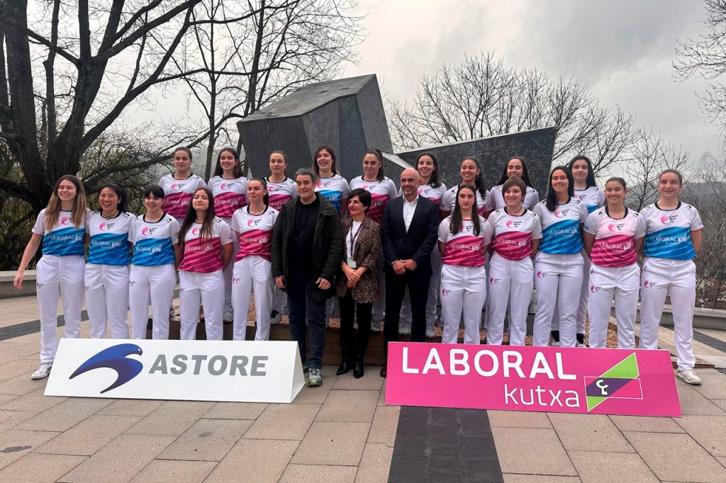Las pelotaris diseñan, en colaboración con Astore, los pantalones que vestirán en el circuito Emakume Master Cup