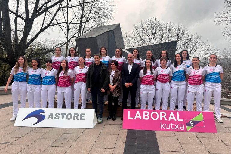 Las pelotaris diseñan, en colaboración con Astore, los pantalones que vestirán en el circuito Emakume Master Cup
