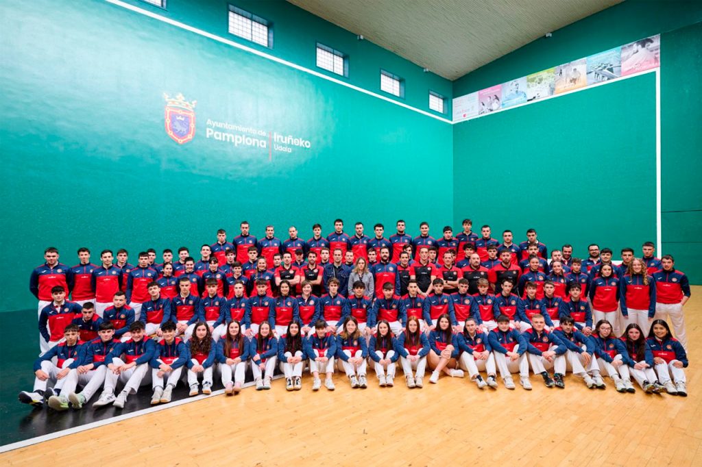 La FNPV presenta a sus selecciones navarras de pelota vasca en vísperas al inicio del torneo GRABNI 2025