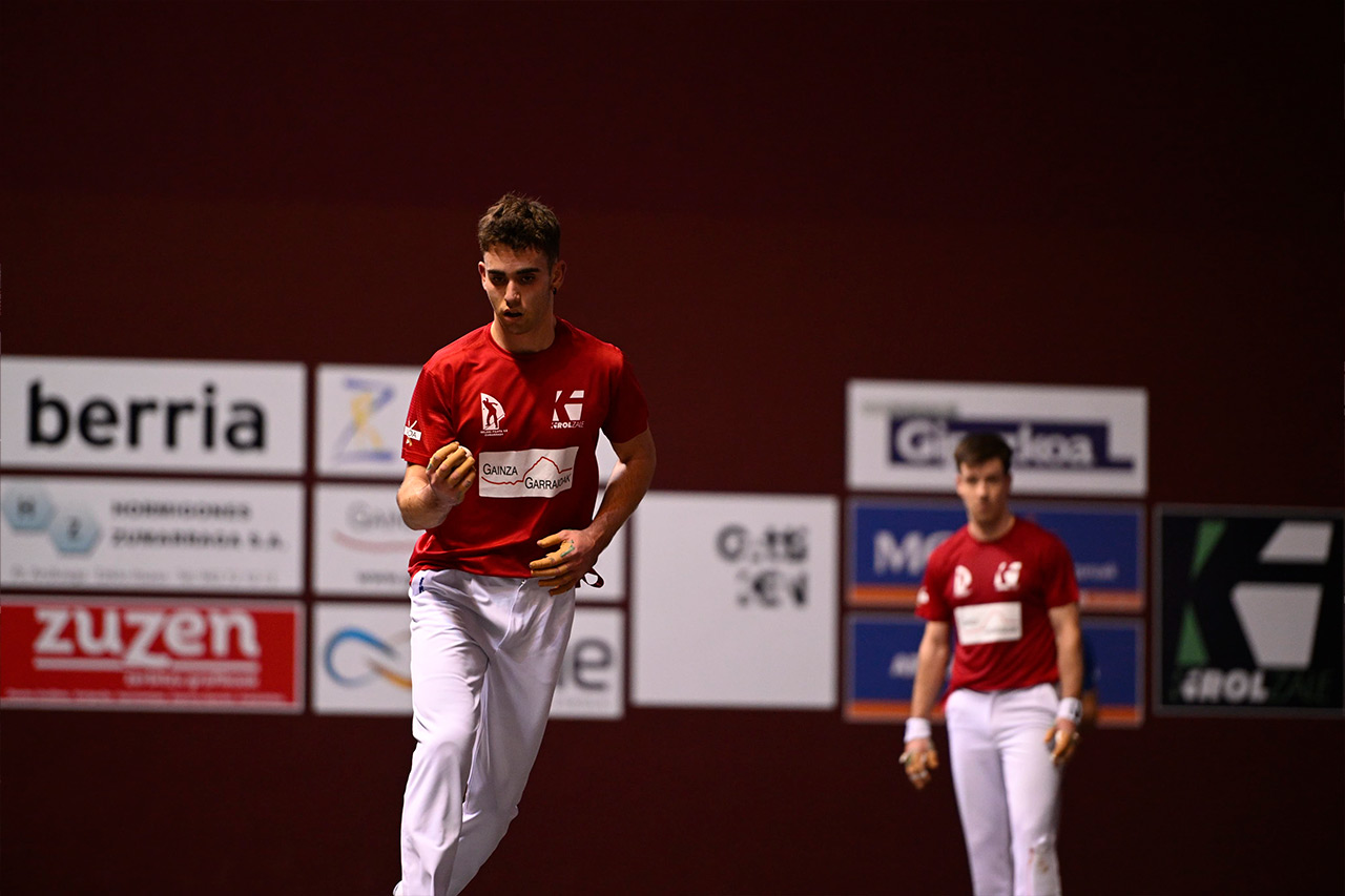 Harkaitz Murua y Zubizarreta-Garmendia cierran las semifinales con sendas remontadas