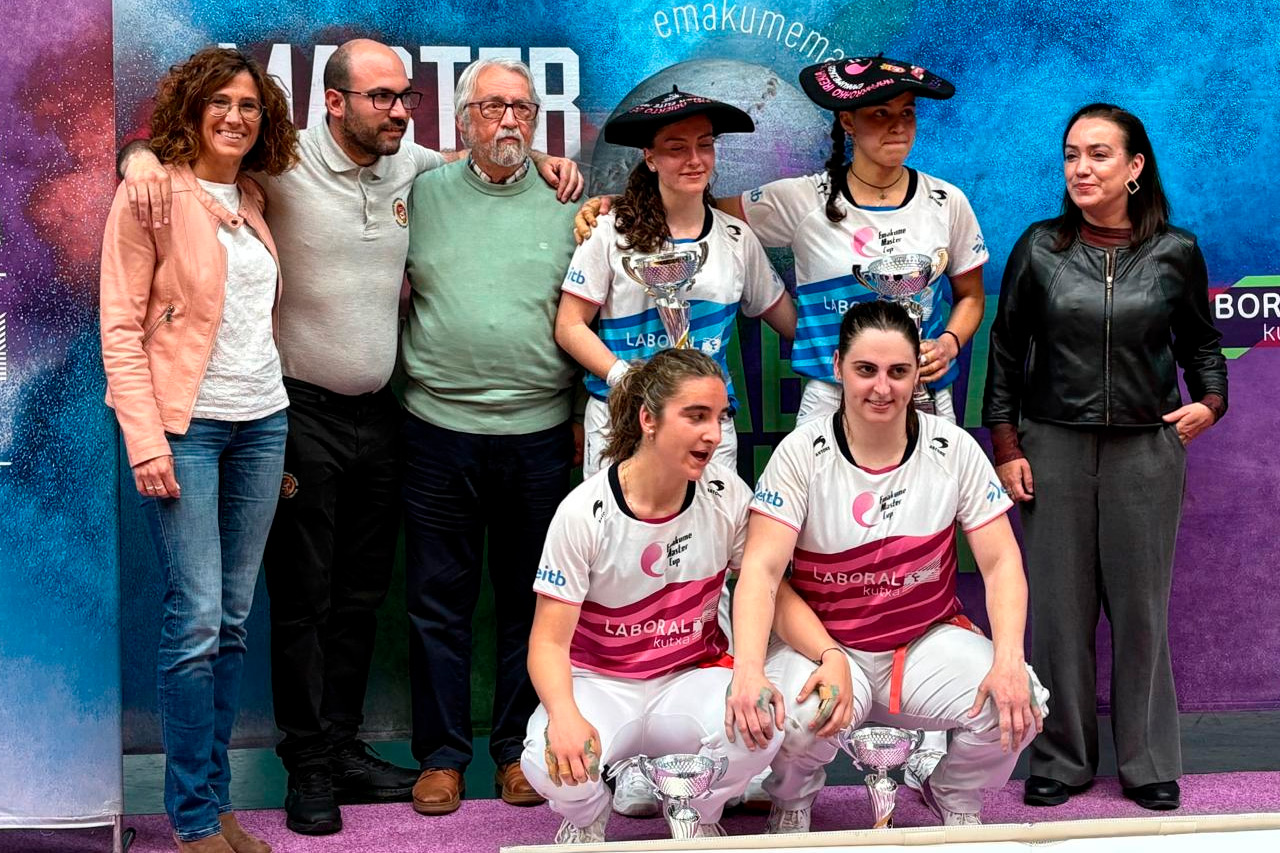 El Labrit se queda pequeño para disfrutar de la txapela más especial de Salsamendi-Mendiburu