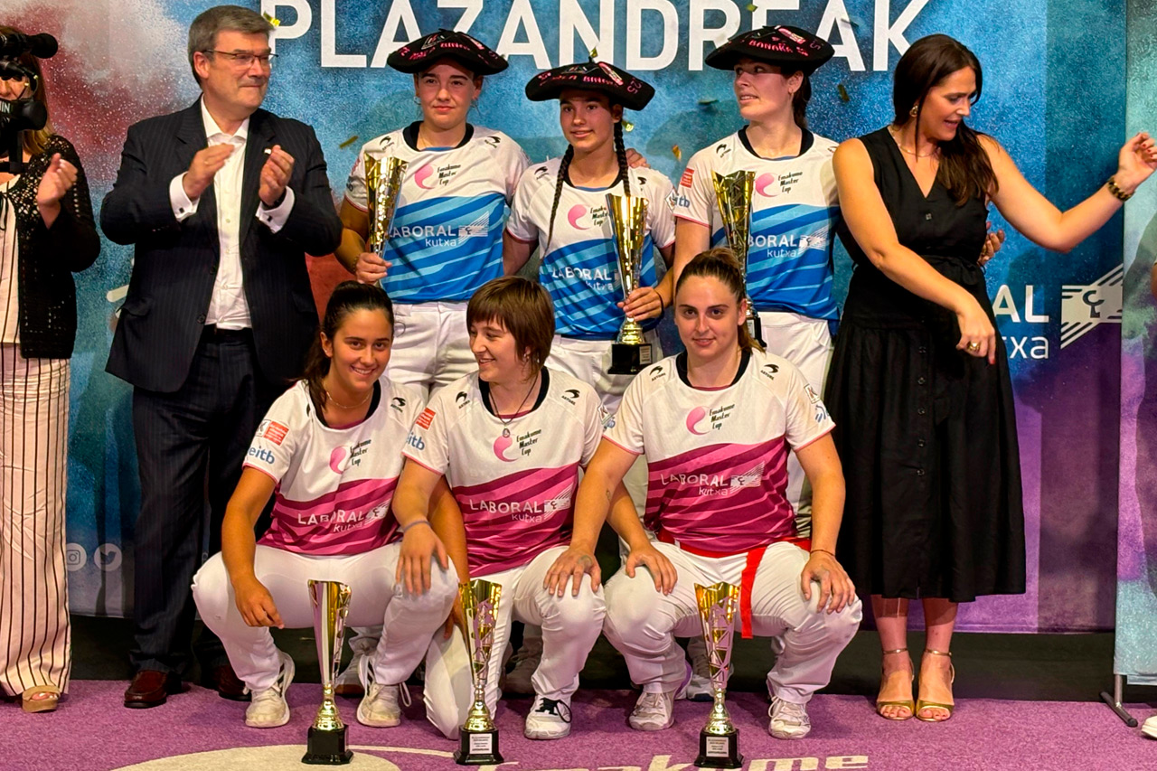 Ibarrola-Gaminde e Itsaso Erasun confirman ser unas auténticas Plazandreak en el abarrotado frontón Esperantza