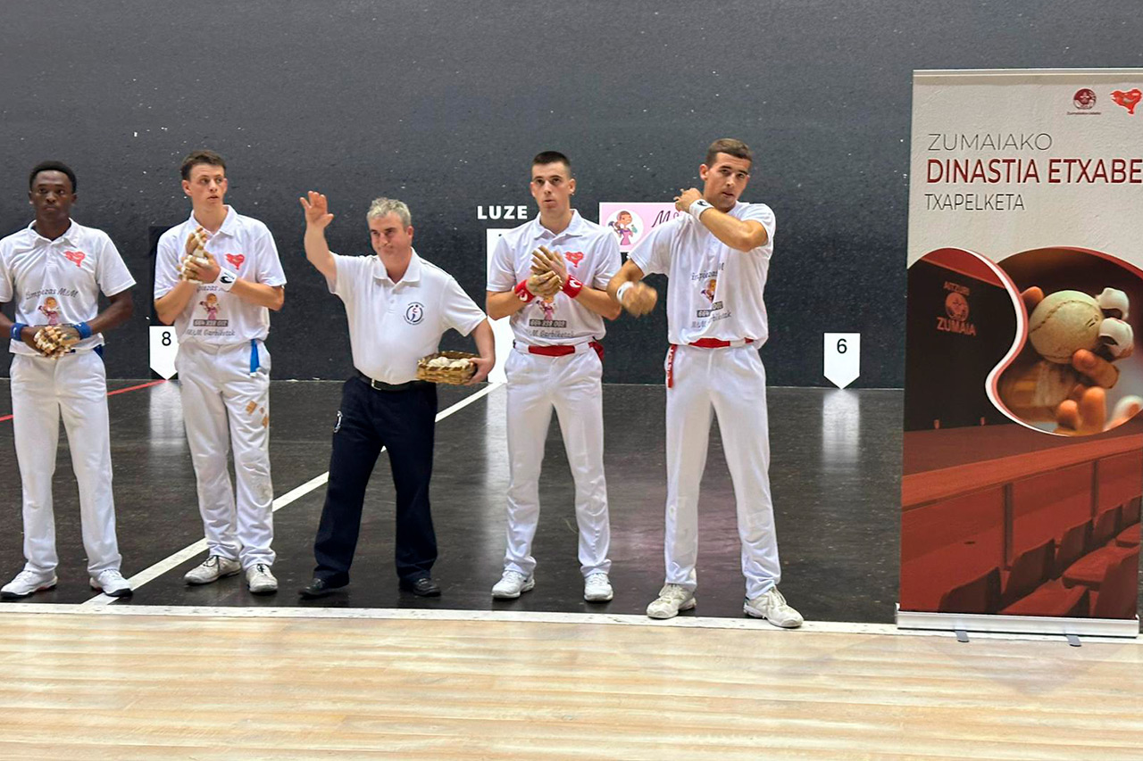 Perder menos abre las puertas de las semifinales a Rekalde-Apeztegia y a los hermanos Salaberria