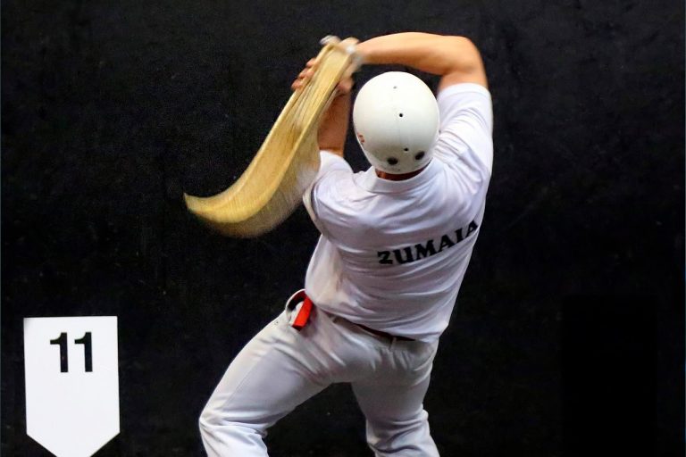 Los zumaiarras Cosme Aguirre y Unai Uranga tratarán de que la txapela de la cesta de la Dinastía Etxabe se quede en casa