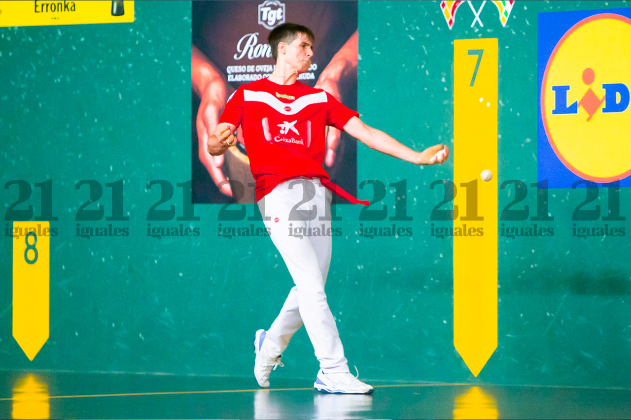 Jaka e Iztueta se llevan el primer punto