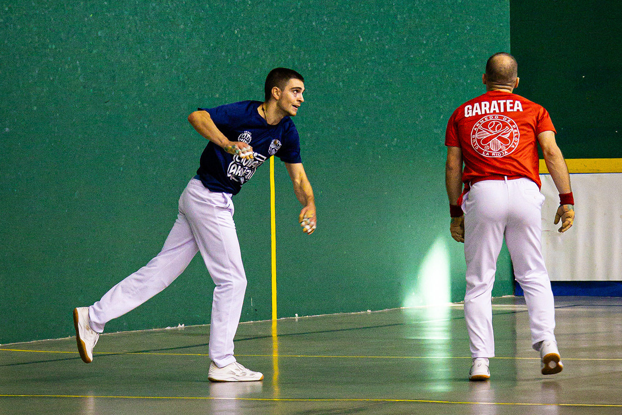 Alberdi despliega todo su repertorio para entrar a la gran final del Masters