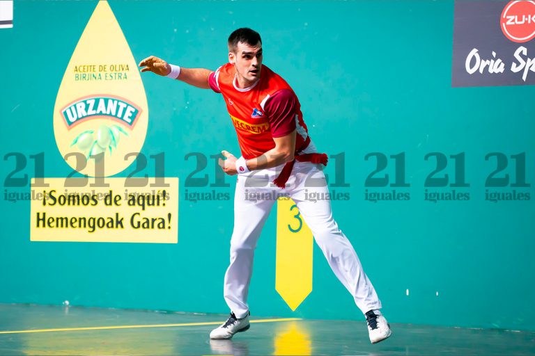 Ezkurdia tira de experiencia para sumar el punto