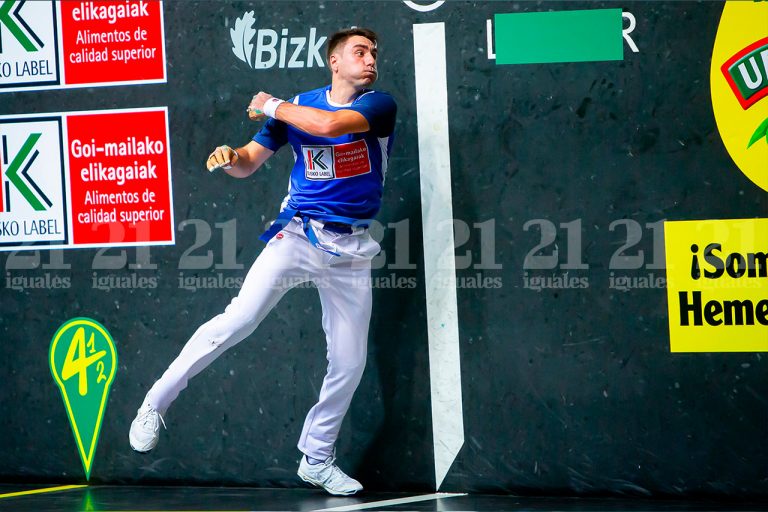 Ezkurdia y Peio Etxeberria acaban el partido en semifinales