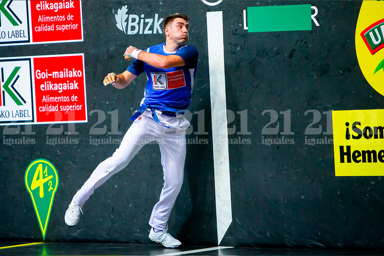 Ezkurdia y Peio Etxeberria acaban el partido en semifinales