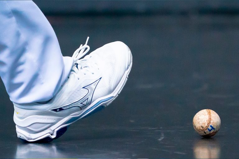 La pelota mano: tradición, reflejos y un buen par de zapatillas