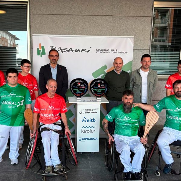 Las primeras txapelas del Euskal Pilota Egokitua Zirkuitua se reparten en Basauri