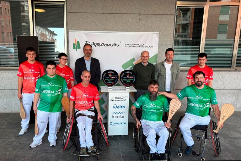 Las primeras txapelas del Euskal Pilota Egokitua Zirkuitua se reparten en Basauri