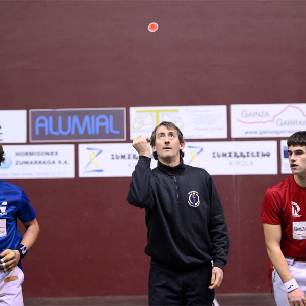 Ibon Ibarra da el primer gran golpe y Etxeberria-Arbizu imponen su solidez para completar las primeras semifinales