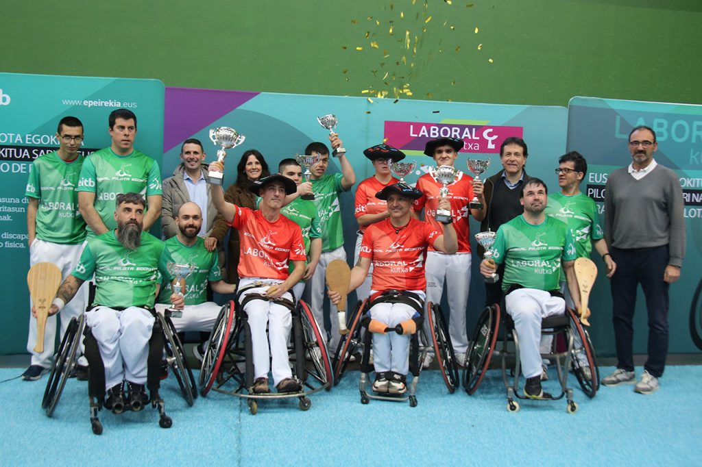 Leire Esnal-Erik Gaton y Sergio Rodríguez-Edorta de Anta estrenan el palmarés del Abierto de Bizkaia del Circuito de Pelota Vasca Adaptada