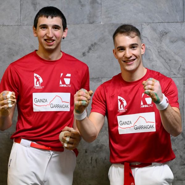 Gutiérrez-Azpiroz levantan un 21-16 en contra para avanzar en el Memorial Goñi