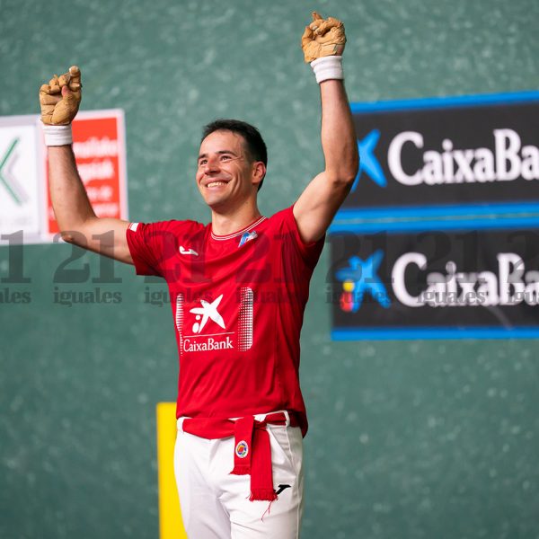 Darío arrolla a Larrazabal y jugará la final Manomanista