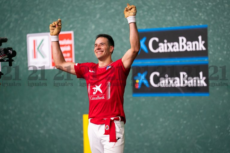 Darío arrolla a Larrazabal y jugará la final Manomanista