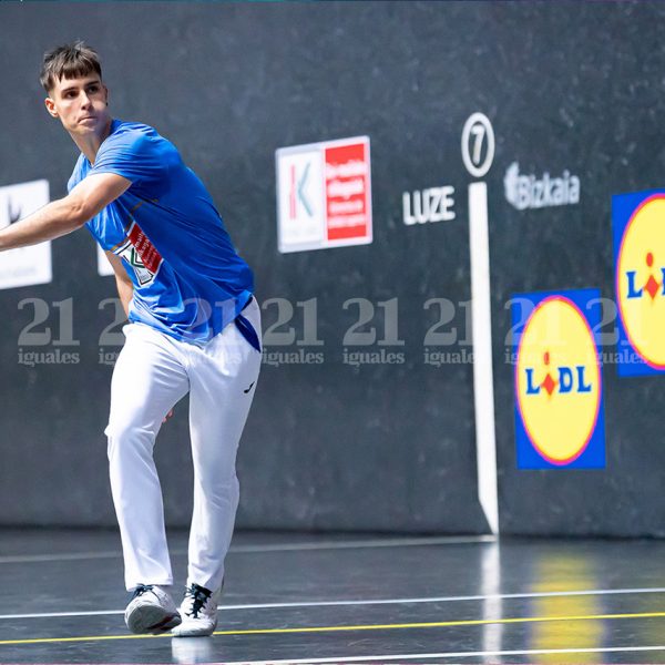 Iztueta marca el ritmo en Viana